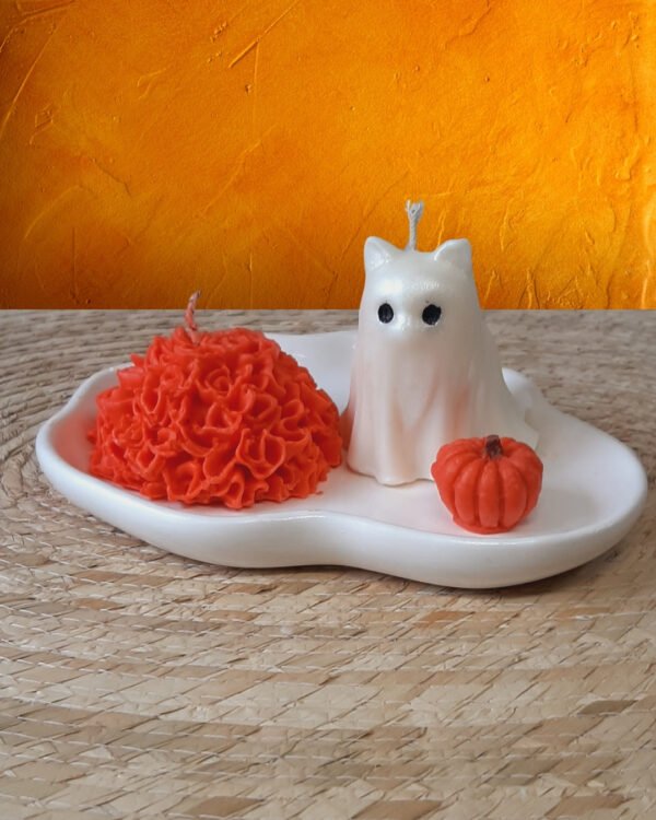 Juego de bandeja nube y vela de fantasma perrito o gatito con cempasúchil