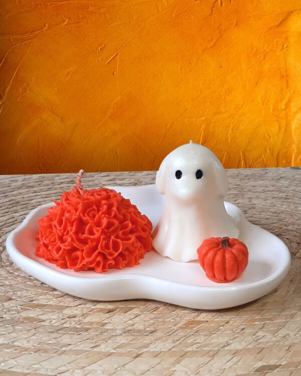 Juego de bandeja nube y vela de fantasma perrito o gatito con cempasúchil