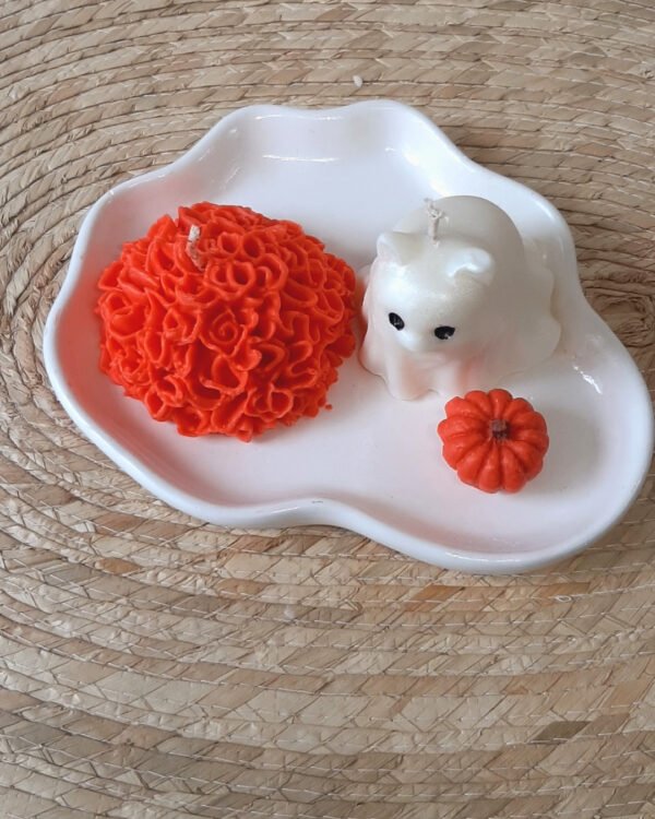 Juego de bandeja nube y vela de fantasma perrito o gatito con cempasúchil